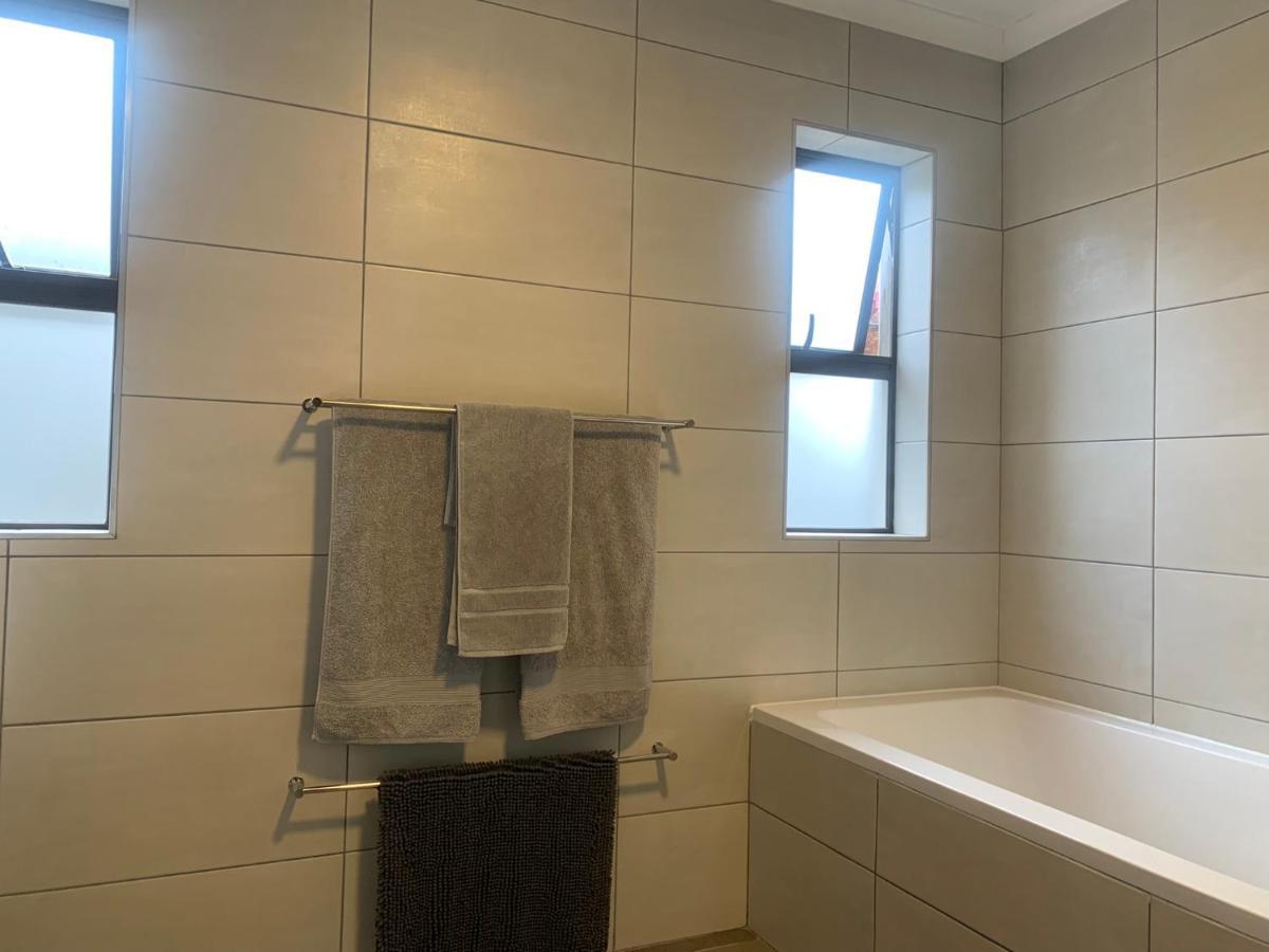 Melville Gap Guesthouse Йоханесбург Екстериор снимка